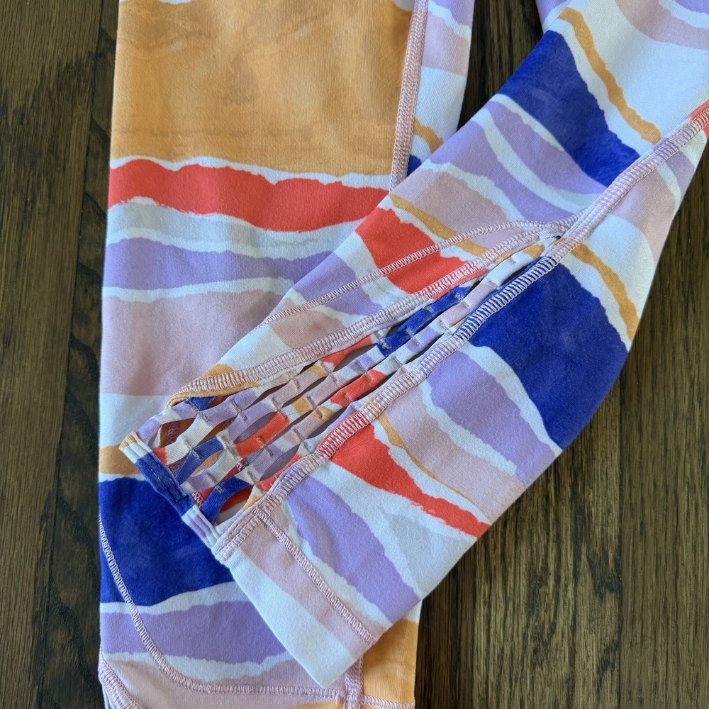 Lululemon True Self Crop Bleacher Stripe White Iris Flower Size 4 - Picture 10 of 12